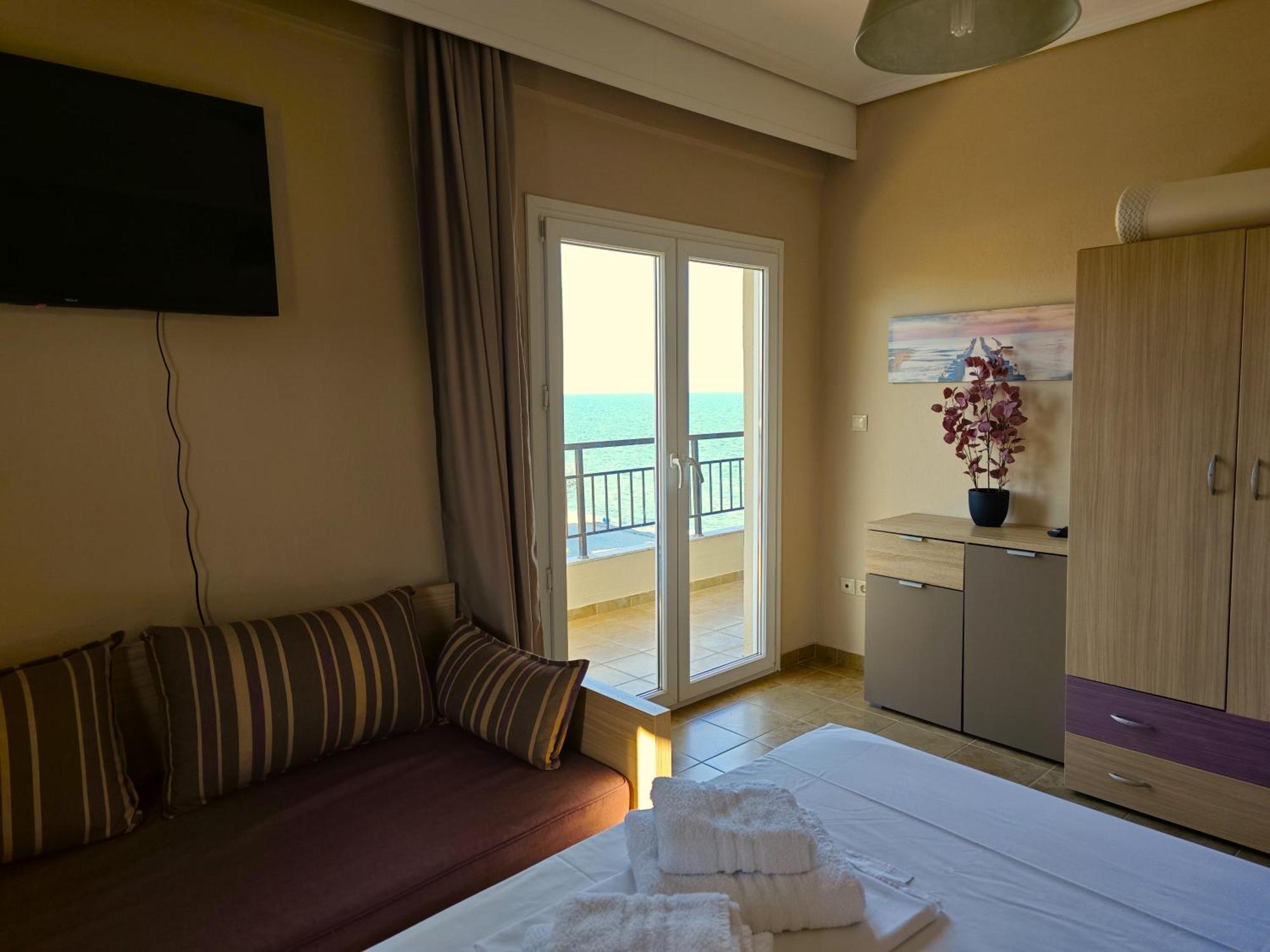 Studio Just On The Beach Paralia Katerinis Exterior photo