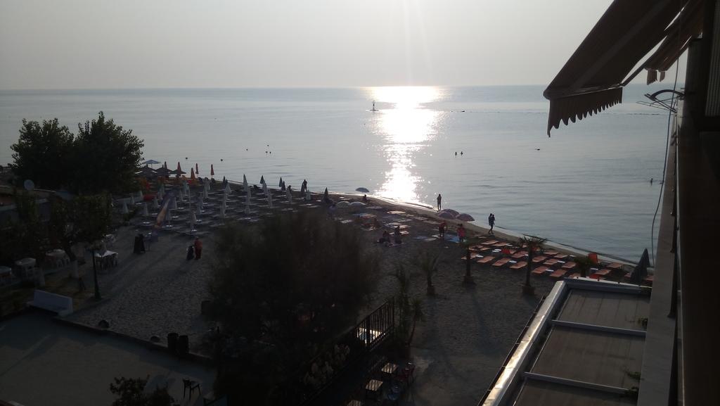 Studio Just On The Beach Paralia Katerinis Exterior photo
